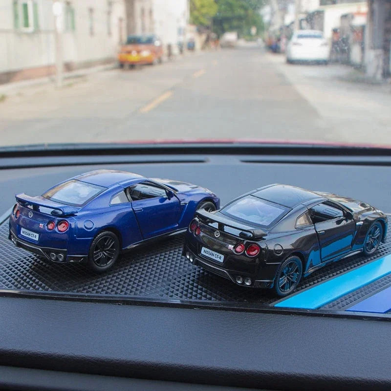 Nissan GTR R35 - Skala 1:36